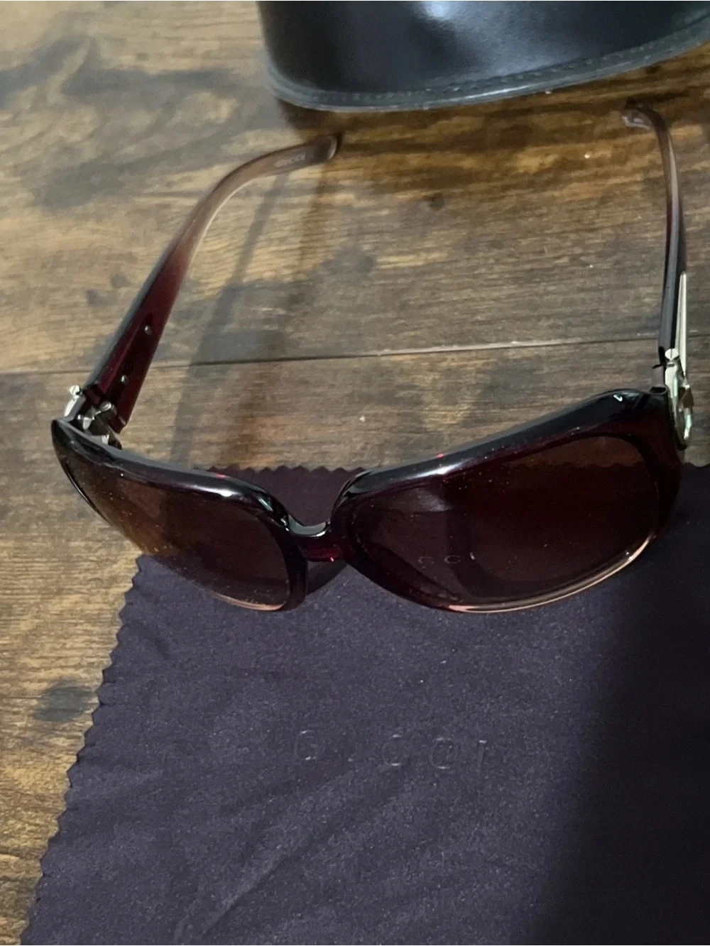 Gucci sleek sunglasses
